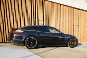 PORSCHE PANAMERA TURBO S BLACK 4.8 PDK l 550 PS
