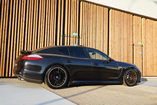 PORSCHE PANAMERA TURBO S BLACK 4.8 PDK l 550 PS