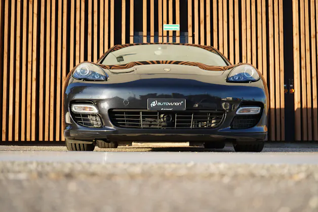 PORSCHE PANAMERA TURBO S BLACK 4.8 PDK l 550 PS