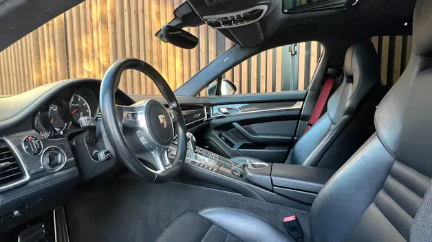 PORSCHE PANAMERA TURBO S BLACK 4.8 PDK l 550 PS