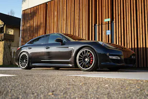 PORSCHE PANAMERA TURBO S BLACK 4.8 PDK l 550 PS