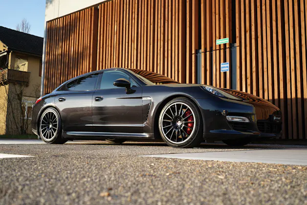 PORSCHE PANAMERA TURBO S BLACK 4.8 PDK l 550 PS