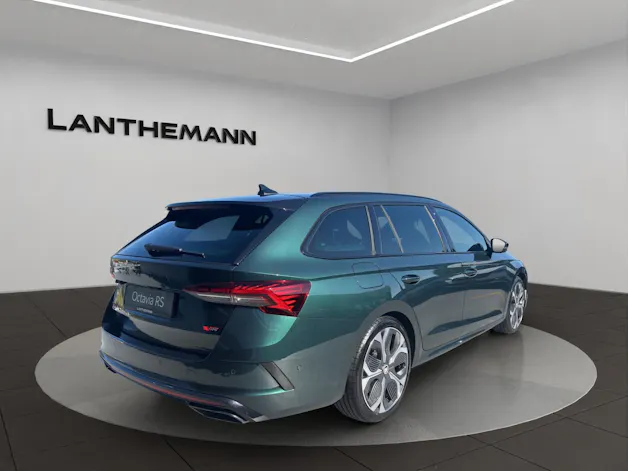 SKODA Octavia Combi 2.0 TSI DSG RS 30 Years Edition