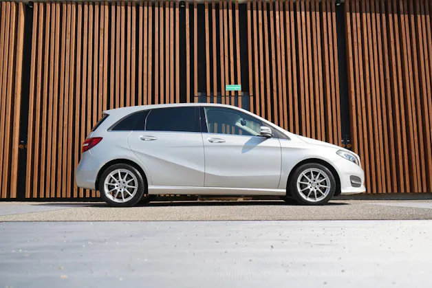 MERCEDES-BENZ B 220 CDI SWISS STAR EDITION 4MATIC 7G-DCT l 177 PS