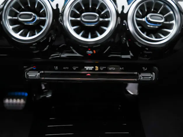 MERCEDES-BENZ A 35 AMG 4Matic 8G-DCT *Facelift*20" Felgen*Aeropaket*