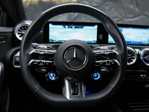 MERCEDES-BENZ A 35 AMG 4Matic 8G-DCT *Facelift*20" Felgen*Aeropaket*