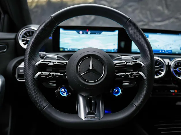 MERCEDES-BENZ A 35 AMG 4Matic 8G-DCT *Facelift*20" Felgen*Aeropaket*
