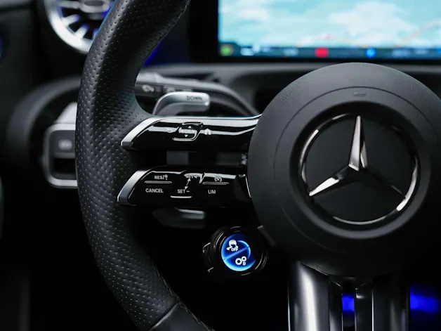 MERCEDES-BENZ A 35 AMG 4Matic 8G-DCT *Facelift*20" Felgen*Aeropaket*
