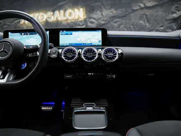 MERCEDES-BENZ A 35 AMG 4Matic 8G-DCT *Facelift*20" Felgen*Aeropaket*