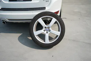 VOLVO XC60 2.4D AWD SUMMUM R-DESIGN HEICO GEARTRONIC l 235 PS