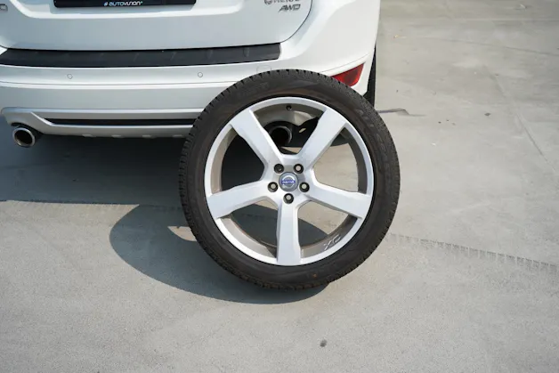 VOLVO XC60 2.4D AWD SUMMUM R-DESIGN HEICO GEARTRONIC l 235 PS