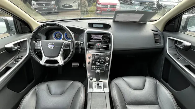 VOLVO XC60 2.4D AWD SUMMUM R-DESIGN HEICO GEARTRONIC l 235 PS
