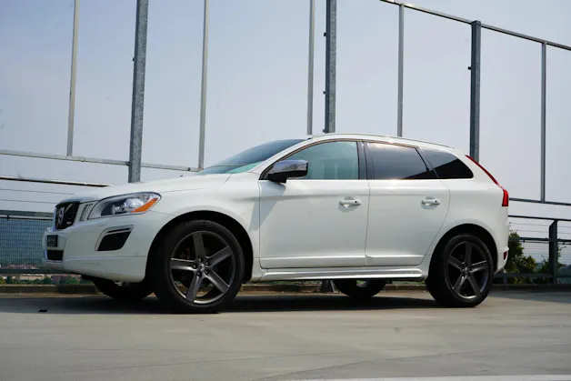 VOLVO XC60 2.4D AWD SUMMUM R-DESIGN HEICO GEARTRONIC l 235 PS
