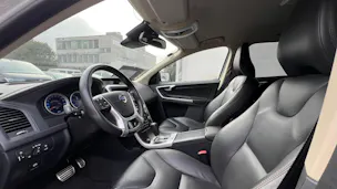 VOLVO XC60 2.4D AWD SUMMUM R-DESIGN HEICO GEARTRONIC l 235 PS