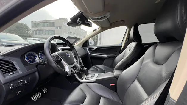 VOLVO XC60 2.4D AWD SUMMUM R-DESIGN HEICO GEARTRONIC l 235 PS