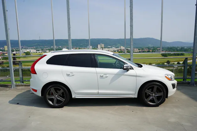 VOLVO XC60 2.4D AWD SUMMUM R-DESIGN HEICO GEARTRONIC l 235 PS