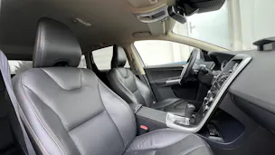 VOLVO XC60 2.4D AWD SUMMUM R-DESIGN HEICO GEARTRONIC l 235 PS