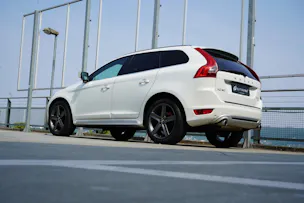 VOLVO XC60 2.4D AWD SUMMUM R-DESIGN HEICO GEARTRONIC l 235 PS