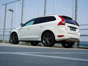VOLVO XC60 2.4D AWD SUMMUM R-DESIGN HEICO GEARTRONIC l 235 PS