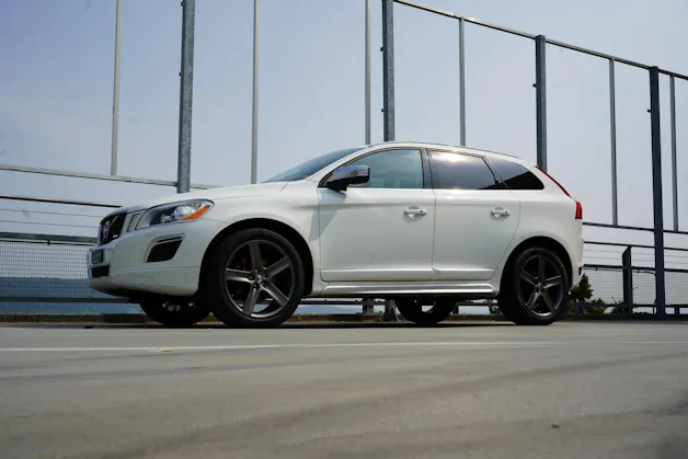 VOLVO XC60 2.4D AWD SUMMUM R-DESIGN HEICO GEARTRONIC l 235 PS