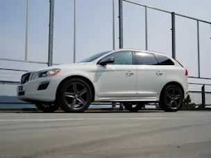 VOLVO XC60 2.4D AWD SUMMUM R-DESIGN HEICO GEARTRONIC l 235 PS