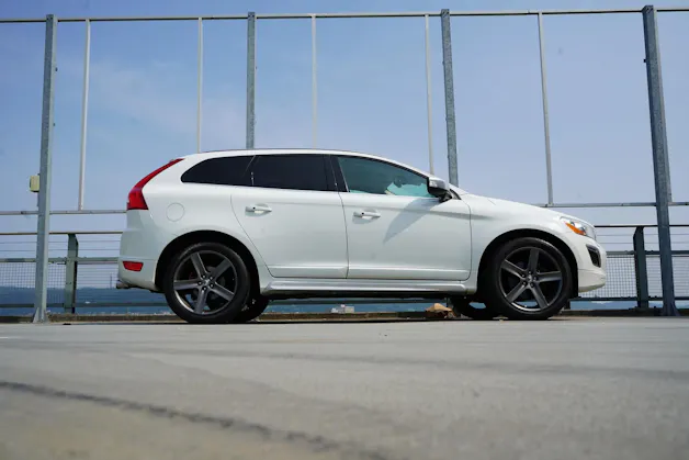 VOLVO XC60 2.4D AWD SUMMUM R-DESIGN HEICO GEARTRONIC l 235 PS