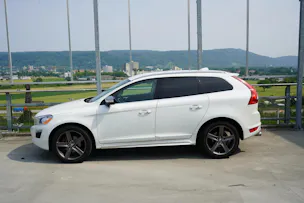 VOLVO XC60 2.4D AWD SUMMUM R-DESIGN HEICO GEARTRONIC l 235 PS
