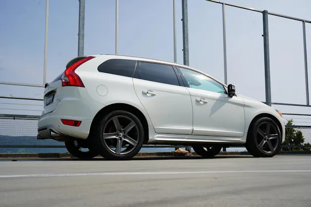 VOLVO XC60 2.4D AWD SUMMUM R-DESIGN HEICO GEARTRONIC l 235 PS