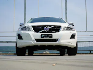 VOLVO XC60 2.4D AWD SUMMUM R-DESIGN HEICO GEARTRONIC l 235 PS