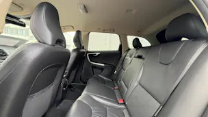 VOLVO XC60 2.4D AWD SUMMUM R-DESIGN HEICO GEARTRONIC l 235 PS