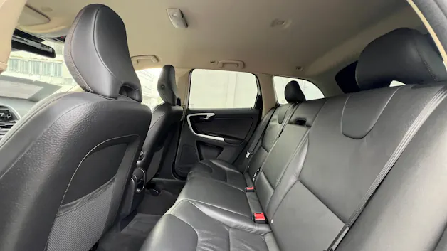 VOLVO XC60 2.4D AWD SUMMUM R-DESIGN HEICO GEARTRONIC l 235 PS
