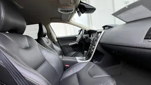 VOLVO XC60 2.4D AWD SUMMUM R-DESIGN HEICO GEARTRONIC l 235 PS
