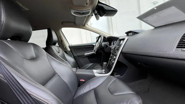 VOLVO XC60 2.4D AWD SUMMUM R-DESIGN HEICO GEARTRONIC l 235 PS