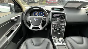 VOLVO XC60 2.4D AWD SUMMUM R-DESIGN HEICO GEARTRONIC l 235 PS