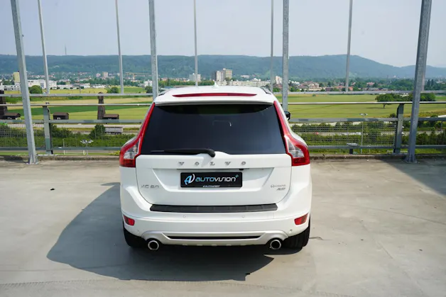 VOLVO XC60 2.4D AWD SUMMUM R-DESIGN HEICO GEARTRONIC l 235 PS