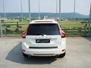 VOLVO XC60 2.4D AWD SUMMUM R-DESIGN HEICO GEARTRONIC l 235 PS