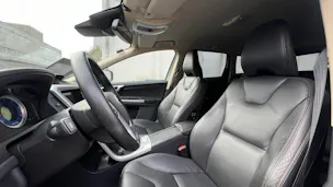VOLVO XC60 2.4D AWD SUMMUM R-DESIGN HEICO GEARTRONIC l 235 PS