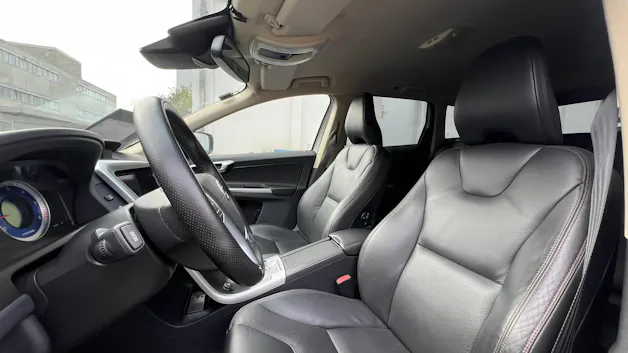 VOLVO XC60 2.4D AWD SUMMUM R-DESIGN HEICO GEARTRONIC l 235 PS