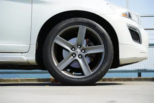 VOLVO XC60 2.4D AWD SUMMUM R-DESIGN HEICO GEARTRONIC l 235 PS