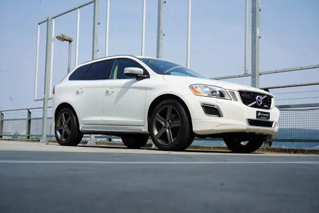VOLVO XC60 2.4D AWD SUMMUM R-DESIGN HEICO GEARTRONIC l 235 PS