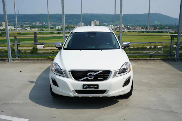 VOLVO XC60 2.4D AWD SUMMUM R-DESIGN HEICO GEARTRONIC l 235 PS