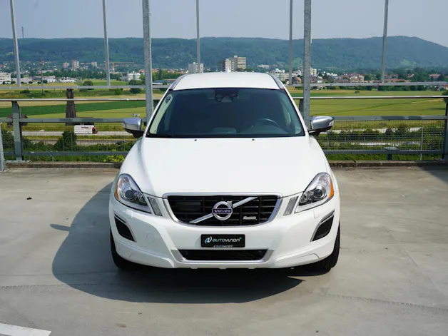 VOLVO XC60 2.4D AWD SUMMUM R-DESIGN HEICO GEARTRONIC l 235 PS