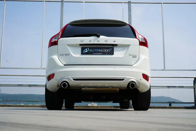VOLVO XC60 2.4D AWD SUMMUM R-DESIGN HEICO GEARTRONIC l 235 PS