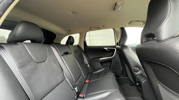 VOLVO XC60 2.4D AWD SUMMUM R-DESIGN HEICO GEARTRONIC l 235 PS