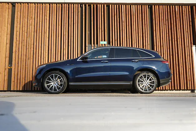MERCEDES-BENZ EQC 400 AMG LINE 4MATIC l 408 PS