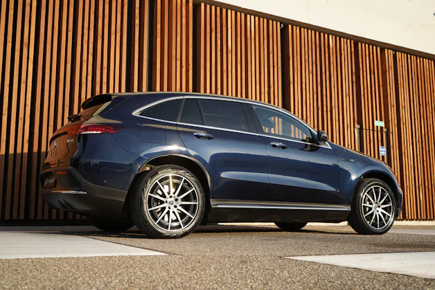 MERCEDES-BENZ EQC 400 AMG LINE 4MATIC l 408 PS