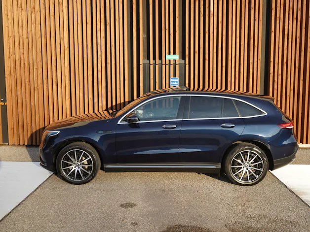 MERCEDES-BENZ EQC 400 AMG LINE 4MATIC l 408 PS
