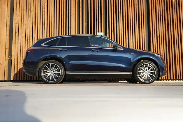 MERCEDES-BENZ EQC 400 AMG LINE 4MATIC l 408 PS