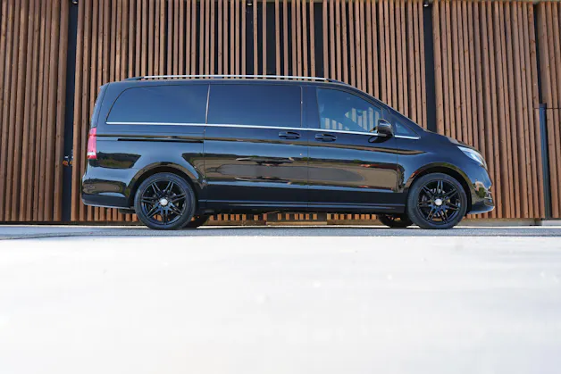 MERCEDES-BENZ V 250 d AVANTGARDE AMG LINE BLACK LANG 4MATIC 7G-TRONIC l 190 PS