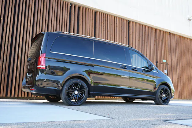MERCEDES-BENZ V 250 d AVANTGARDE AMG LINE BLACK LANG 4MATIC 7G-TRONIC l 190 PS